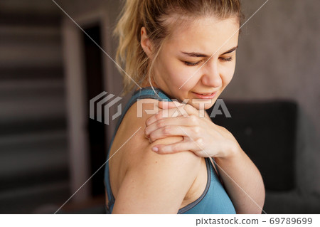 Women wearing athletic suits feeling shoulder pain after exercise Women wearing athletic suits feeling shoulder pain after exercise 69789699