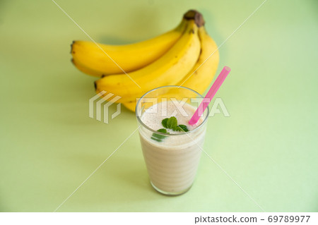 Banana juice 69789977