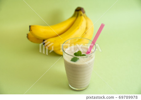 Banana juice 69789978