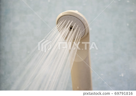 Bathroom shower head that blows out water 69791816