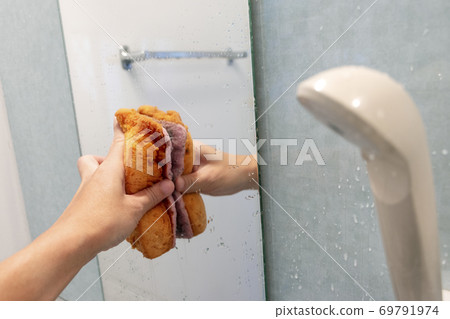 用海綿洗浴室鏡 用海綿洗浴室鏡 69791974