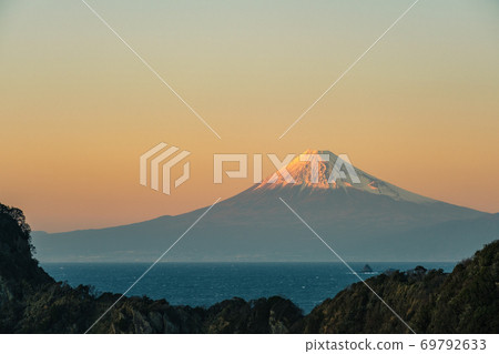 Mt. Fuji in winter seen from Nishiizu / Matsuzaki Town (evening view) Mt. Fuji in winter seen from Nishiizu / Matsuzaki Town (evening view) 69792633