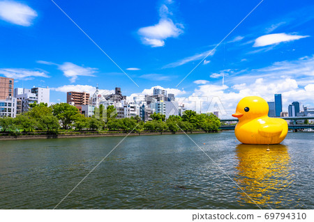 《Osaka Prefecture》 Cityscape along the river and cityscape of the summer sky 《Osaka Prefecture》 Cityscape along the river and cityscape of the summer sky 69794310