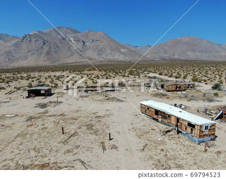 Aerial view of abandoned houses and camper trailer in the middle of the desert Aerial view of abandoned houses and camper trailer in the middle of the desert 69794523