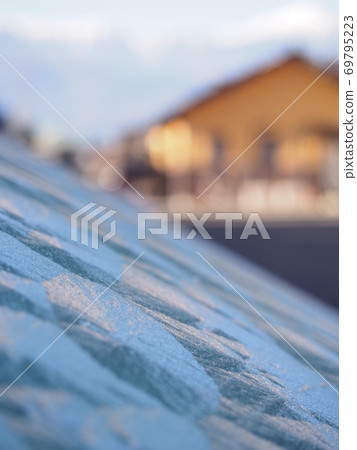 Frozen windshield 69795223