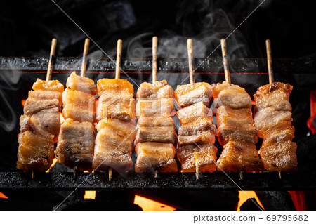 Grilling yakitori 69795682
