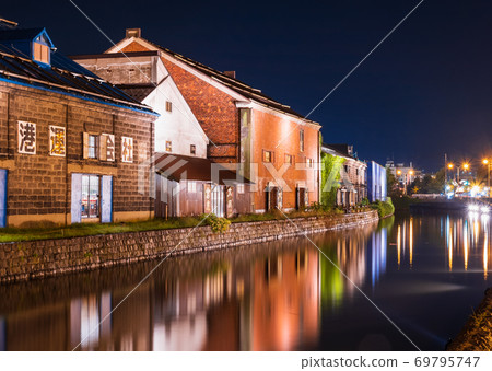 北海道小樽運河夜景 69795747