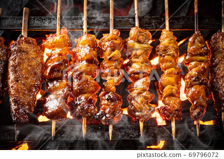 Grilling yakitori 69796072