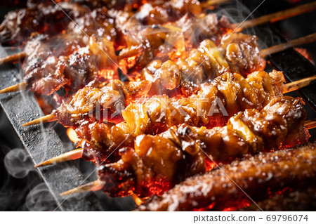 Grilling yakitori 69796074
