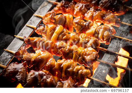 Grilling yakitori 69796137