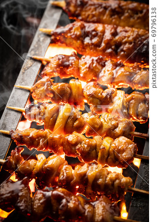 Grilling yakitori 69796138