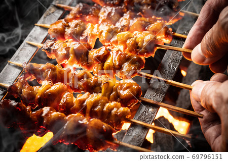 Grilling yakitori 69796151