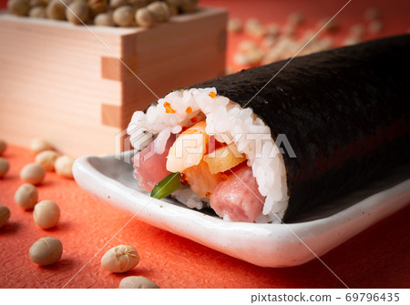 Setsubun Ehomaki Setsubun Fuku beans roasted soybeans Setsubun Ehomaki Setsubun Fuku beans roasted soybeans 69796435