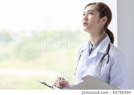 Female medical Female medical 69796494