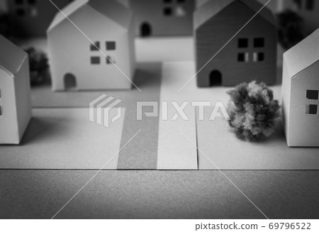 Duty obligations Buildings and public roads Real estate approach roads 69796522