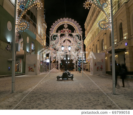 Christmas (New Year holidays) illumination on Nikolskaya Street near the Moscow Kremlin at night, Russia Christmas (New Year holidays) illumination on Nikolskaya Street near the Moscow Kremlin at night, Russia 69799058