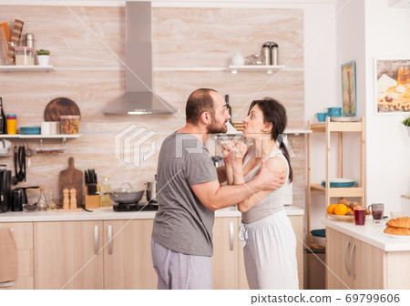 Husband and wife screaming 69799606