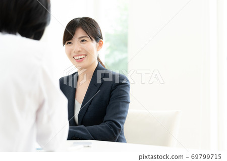 採訪醫生的女商人 69799715