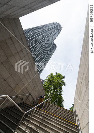 Petronas towers in Kuala Lumpur 69799831