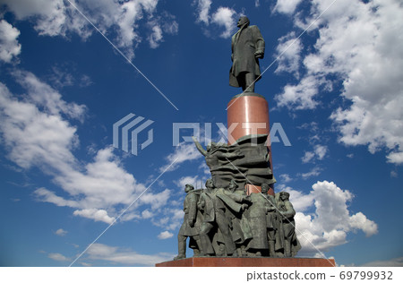 View of the monument ot Vladimir Lenin (1985, Sculptor Kerbel and architect Makarevich), Moscow city center (Kaluzhskaya square), Russia. Popular landmark View of the monument ot Vladimir Lenin (1985, Sculptor Kerbel and architect Makarevich), Moscow city center (Kaluzhskaya square), Russia. Popular landmark 69799932