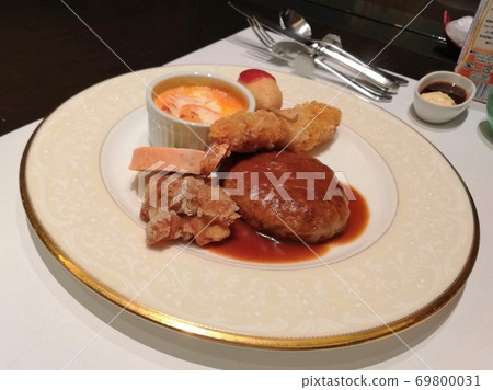 One plate for Western dinner One plate for Western dinner 69800031