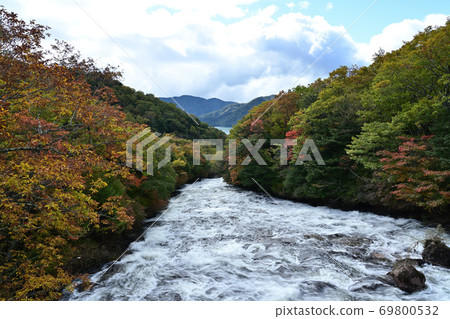 奧久日空的秋藤之塔基颱風路過秋葉 奧久日空的秋藤之塔基颱風路過秋葉 69800532