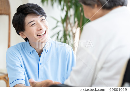 Nursing image portrait of a male caregiver Nursing image portrait of a male caregiver 69801039