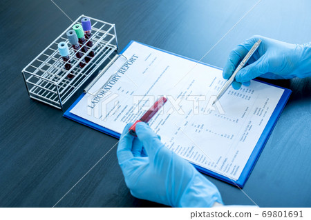 Professional doctors perform find virus tests from samples of blood tests to diagnose coronary virus infections analysis and sampling of infectious Professional doctors perform find virus tests from samples of blood tests to diagnose coronary virus infections analysis and sampling of infectious 69801691