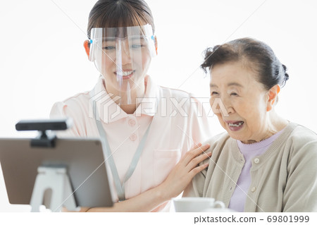 打視頻電話的女高管和他們的協助人員 69801999