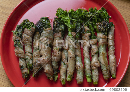 Rapeseed pork roll 69802306