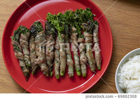 Rapeseed pork roll 69802308