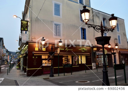 Quiet streets and streetlights in the city of Lourdes, southwestern France Quiet streets and streetlights in the city of Lourdes, southwestern France 69802436