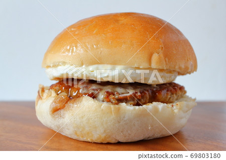 Teriyaki egg burger 69803180