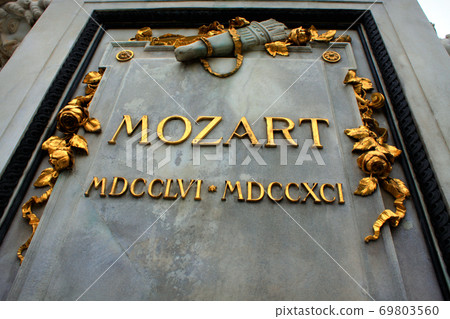 Mozart's statue 69803560