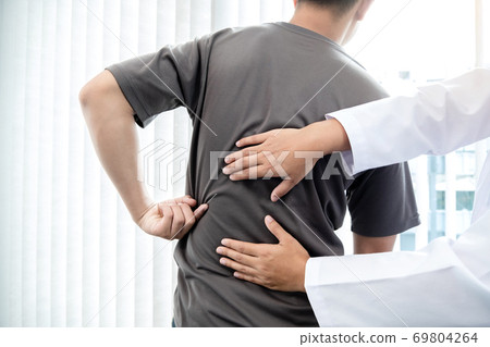 Male patients consulted physiotherapists with Low back pain for examination and treatment. Rehabilitation physiotherapy concept Male patients consulted physiotherapists with Low back pain for examination and treatment. Rehabilitation physiotherapy concept 69804264