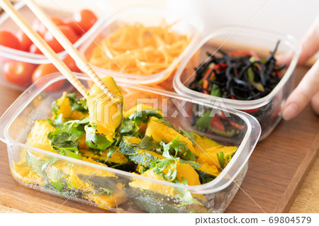 Make side dishes 69804579