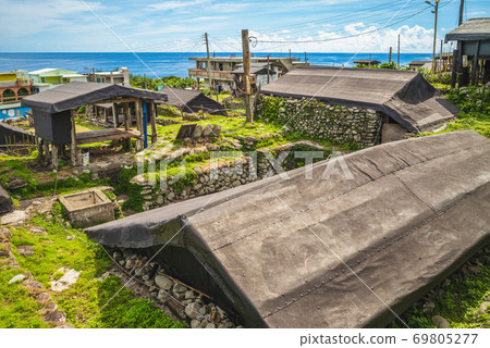 Traditional Tao residence, semi basement house in Lanyu, taiwan 69805277