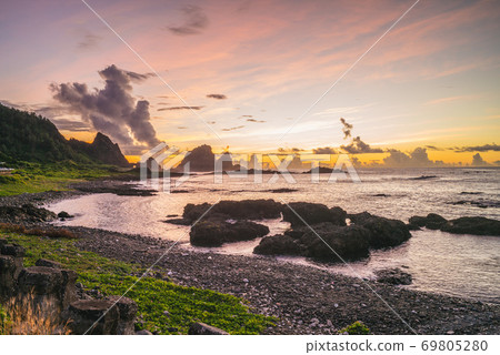 Sunrise at Dongqing Bay in Lanyu, Taitung, Taiwan Sunrise at Dongqing Bay in Lanyu, Taitung, Taiwan 69805280
