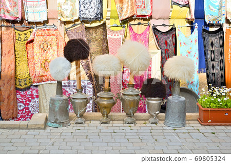 Souvenirs and old things on the shelves of Baku 69805324