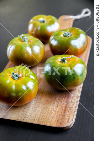 Black Krim organic tomatoes on a cutting board 69806281
