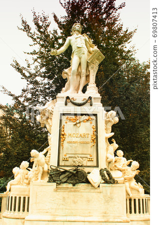Mozzart statue in Vienna city, Austria Mozzart statue in Vienna city, Austria 69807413