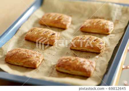 baking tray with jam pies at home kitchen baking tray with jam pies at home kitchen 69812645