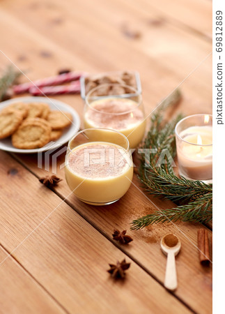 glasses of eggnog, oatmeal cookies and fir branch 69812889