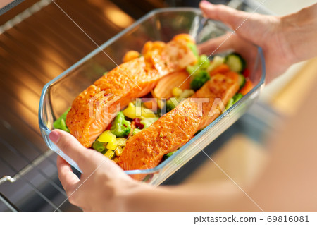 woman cooking food in oven at home kitchen woman cooking food in oven at home kitchen 69816081