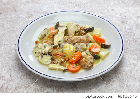 Chicken and mushrooms frucacee Chicken and mushrooms frucacee 69816579