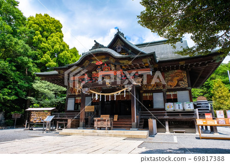 新鮮的綠色秩父神社禮拜堂 新鮮的綠色秩父神社禮拜堂 69817388