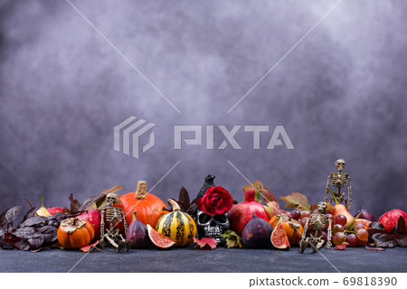Halloween composition with autumn fruits Halloween composition with autumn fruits 69818390