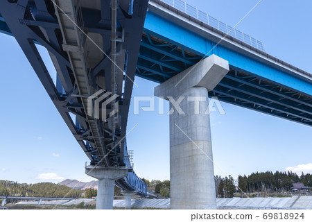 Bridge overpass Bridge overpass 69818924