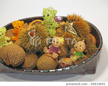 Autumn taste chestnuts, horse chestnuts and beaded teddy bears 69819891
