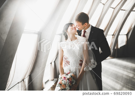 Luxury married wedding couple, bride and groom posing in old city 69820093